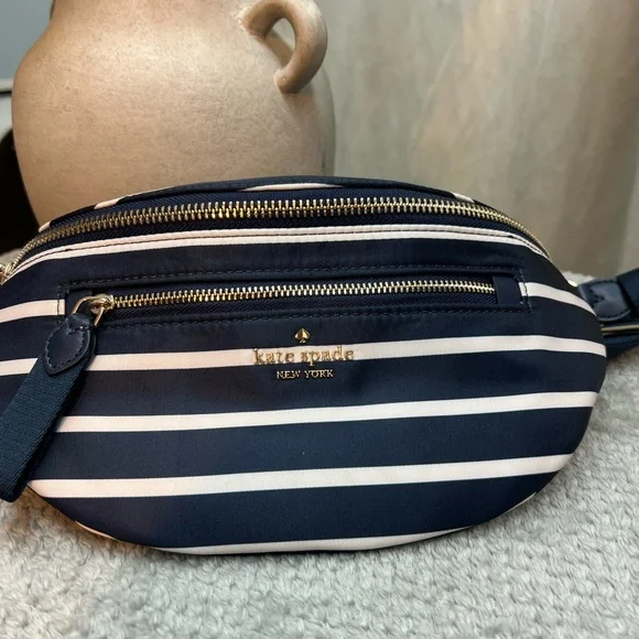 ⚓️Adorable KATE SPADE navy blue and white striped fanny pack NWT💙 - Picture 4 of 5